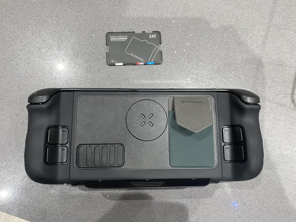 Easily Carry Your MicroSD Cards with this Ingenious Modification 1 MicroSD Credit Card Holder