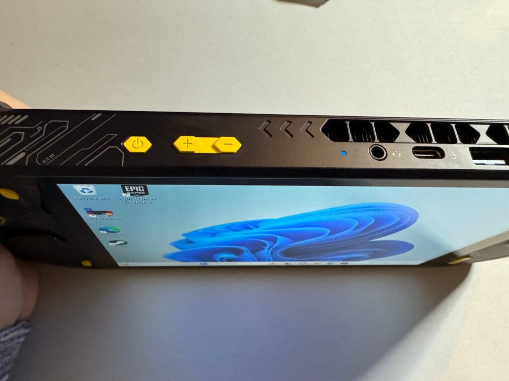 AOKZOE A1 Handheld Review - Power and Size for Just the Right Price 7 AOKZOEA1VolumeButtons 1