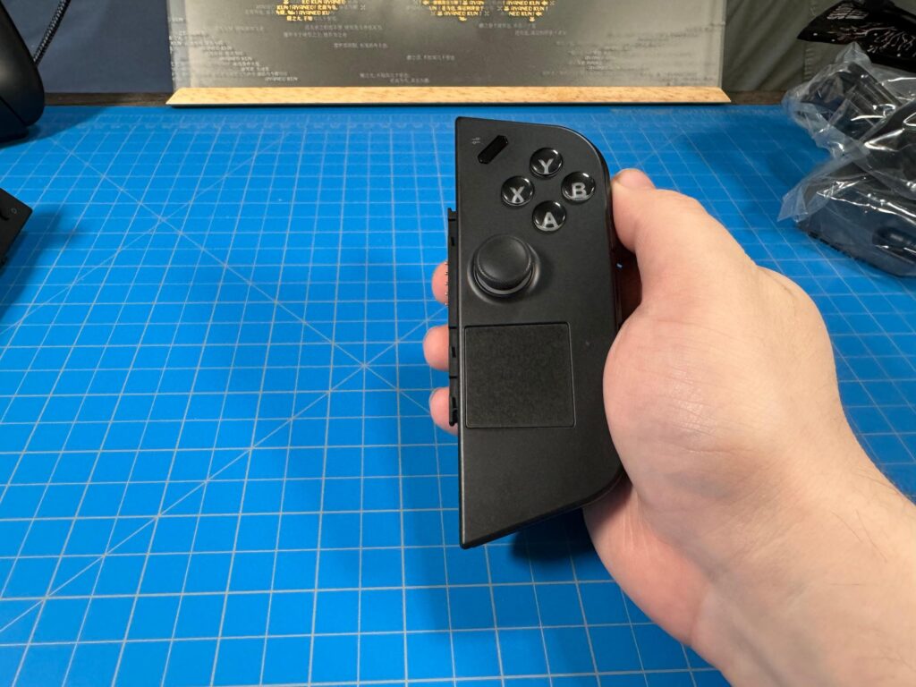 Lenovo Legion Go First Impressions - FPS Mode is a Game Changer 7 LenovoLegionGoRightController 1