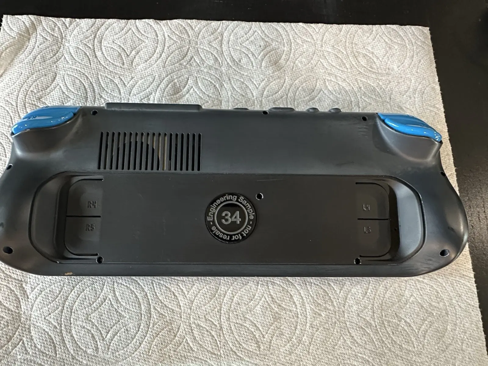 An Early Prototype of the Steam Deck Was Sold on eBay 4 SteamDeckEarlyProrotypeEbay2