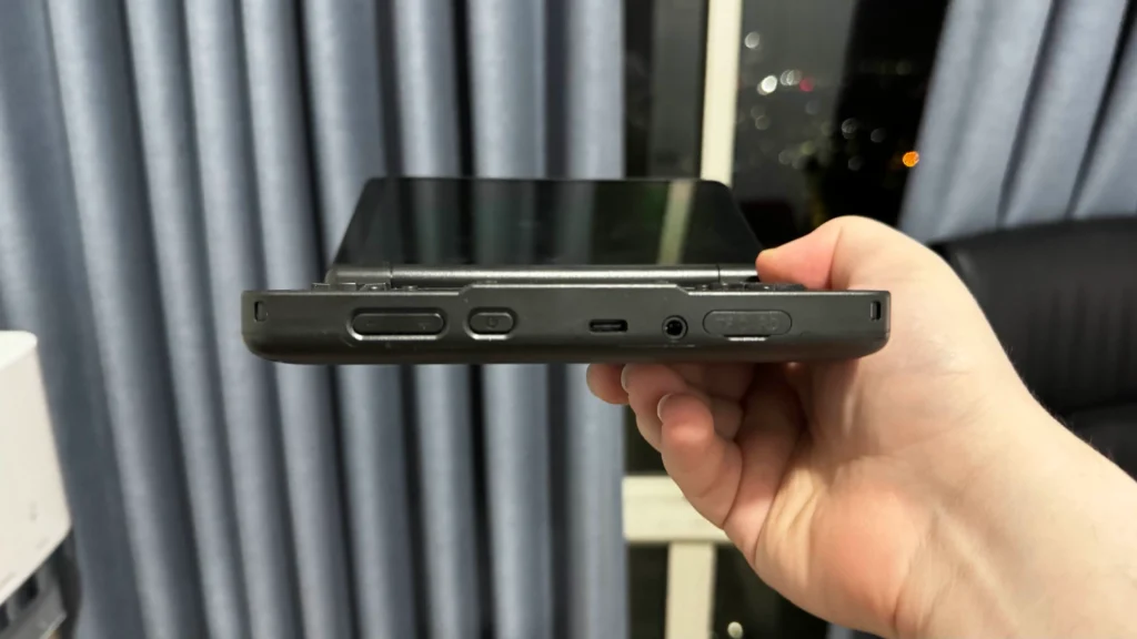 AYN Thor Review - 3DS Emulation Has Never Felt So Good 4 AYNThorPowerButton