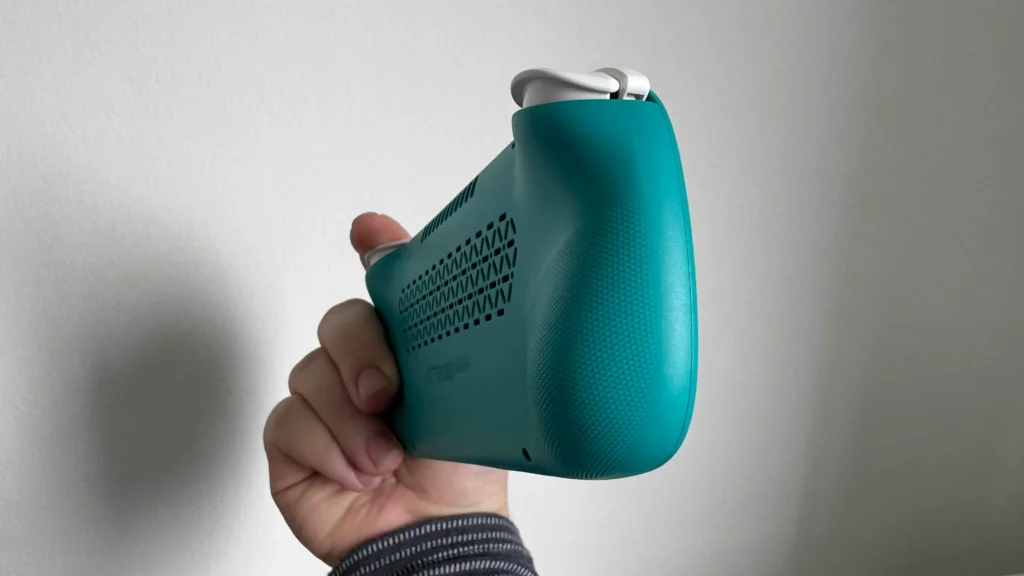 Retroid Pocket G2 Review - A Fantastic Handheld Held Back By Its Eventual Successor 4 RetroidPocketG2Grip